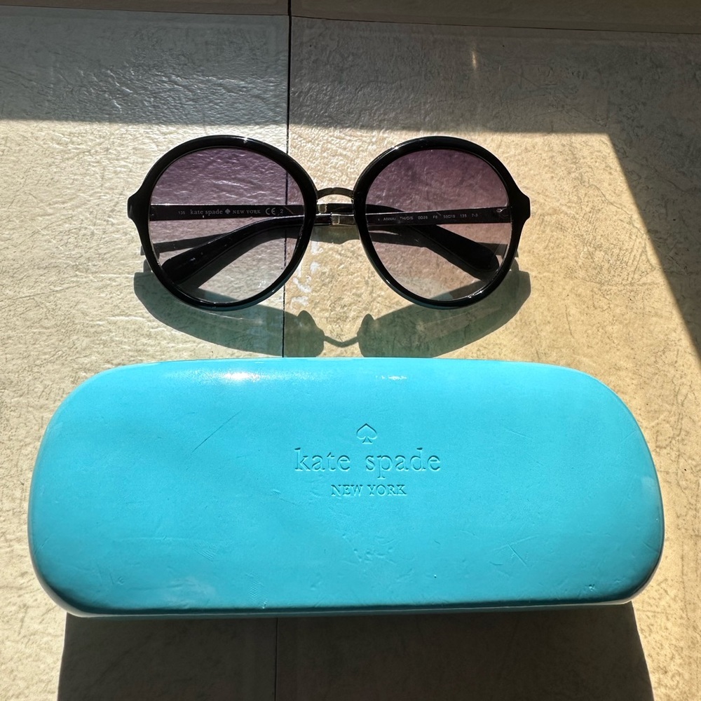 New condition Kate Spade sunglasses. Black and gold